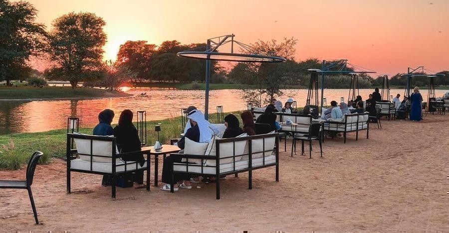 Desert lakes host new cafe; Sheikh Mohammed visits.