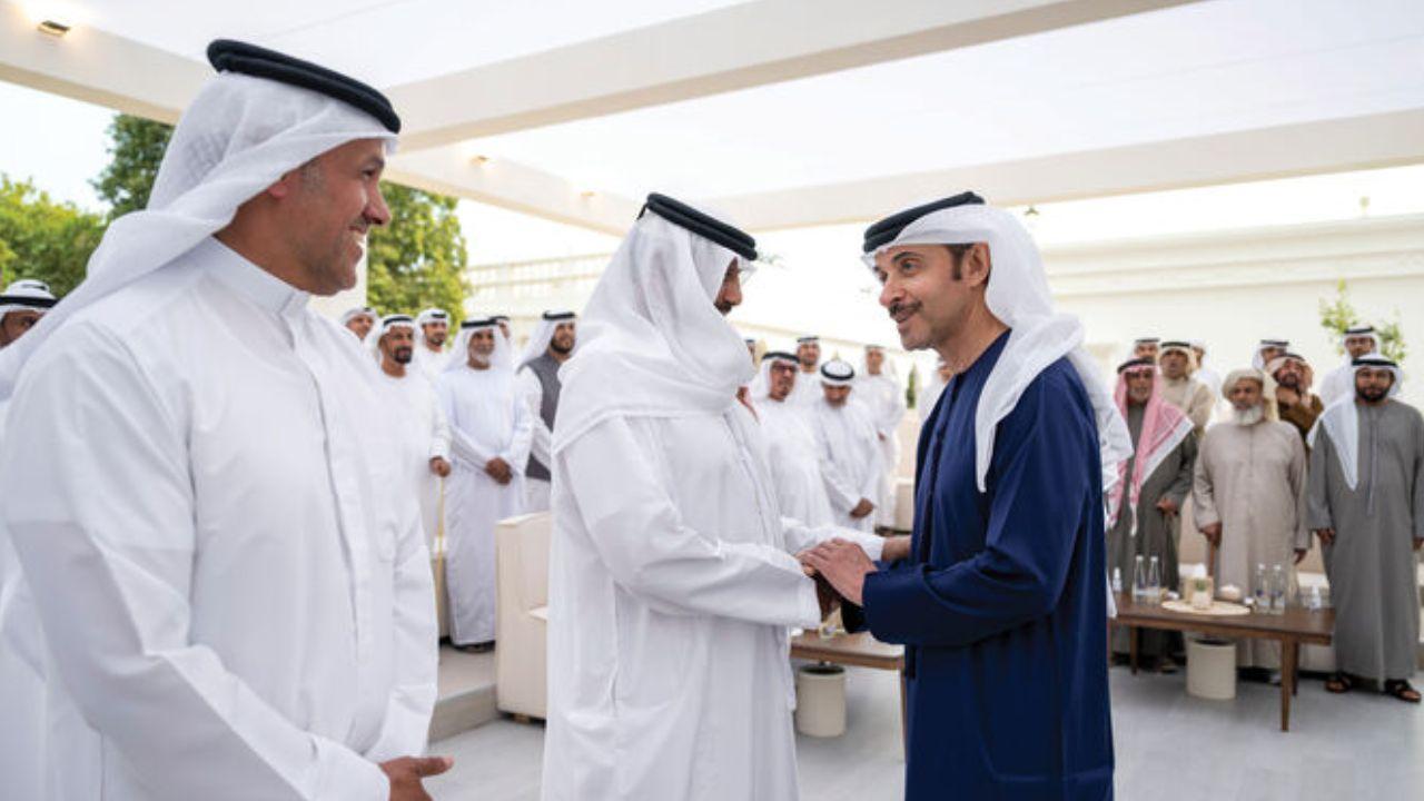 Hazza bin Zayed welcomes sheikhs, officials, and citizens in Al Ain