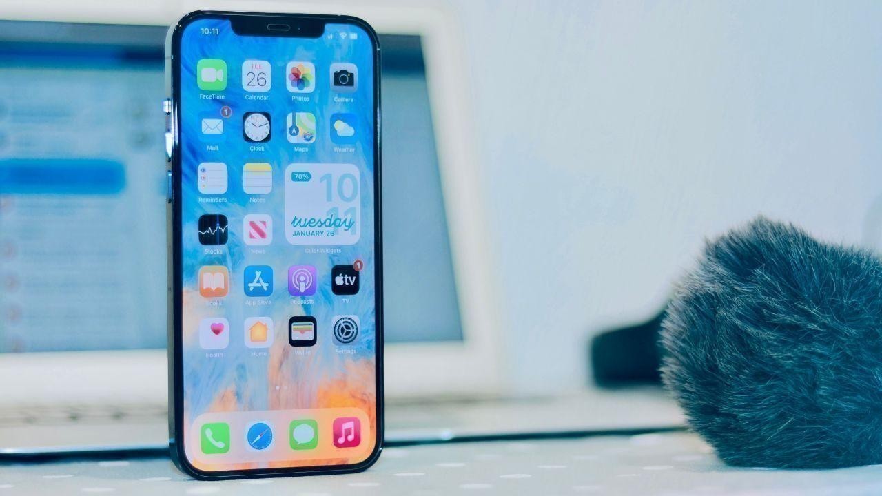 iPhone 17 Pro Max Leaks Reveal Pixel-Inspired Camera Design in New Renders