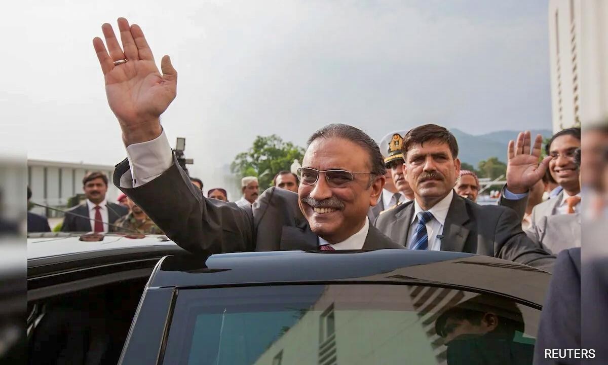 Asif Ali Zardari is sworn in as the 14th President of Pakistan