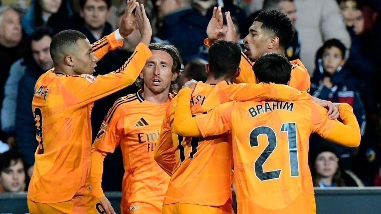 Bellingham Leads Real Madrid to Late Win Over Valencia After Vinicius Red