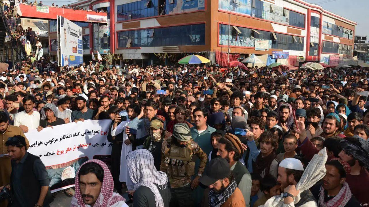 Over 10,000 Pakistanis Protest Army Operation Against Afghan Militants