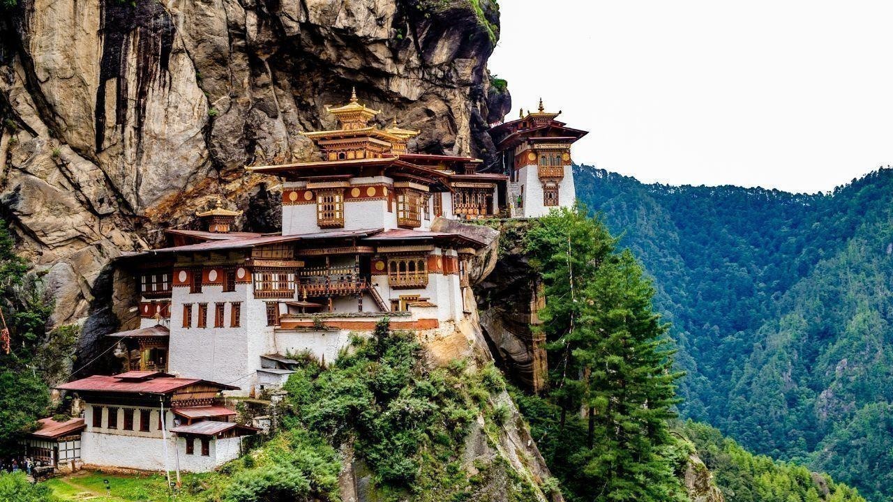 Bhutan: Exploring the Beauty and Culture of the Carbon-Negative Kingdom