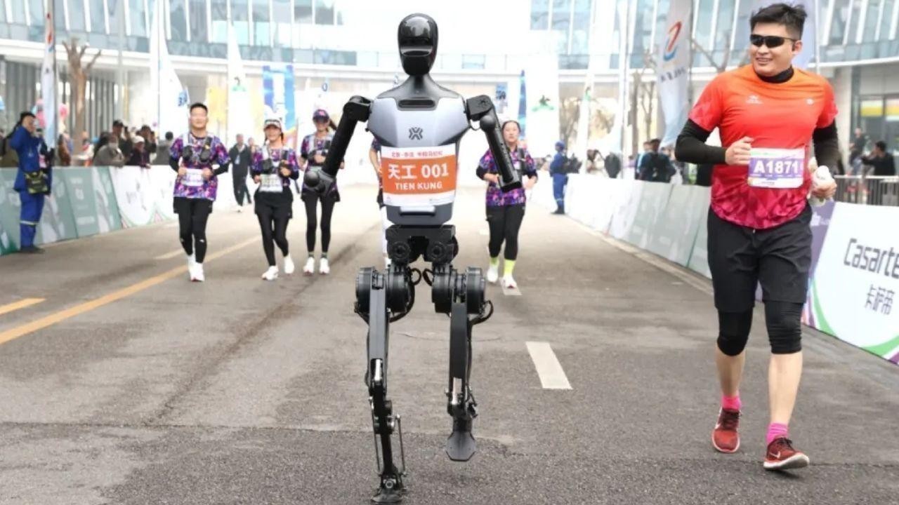 World's First Human-Robot Marathon to Be Held in Beijing