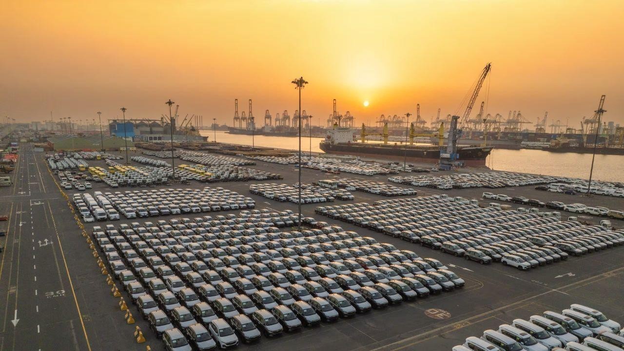 DP World UAE Sets Record, Handles Over 1 Million Vehicles in 2024