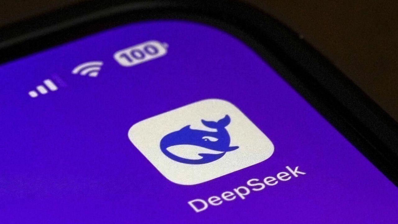 Trump Calls DeepSeek AI a 'Wake-Up Call' for US Tech Giants