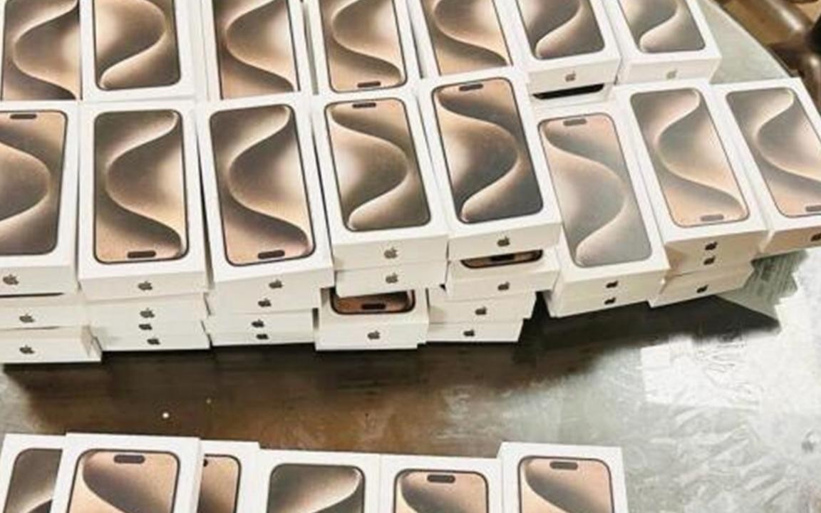 Passenger Arrested for Sneaking in 67 iPhones on India Flight