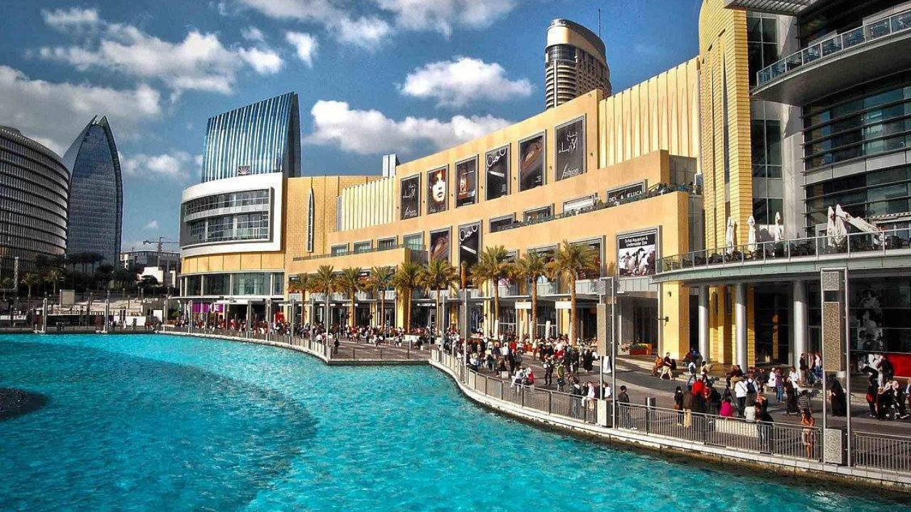 Dubai Mall: Where Luxury Shopping Meets Fun!