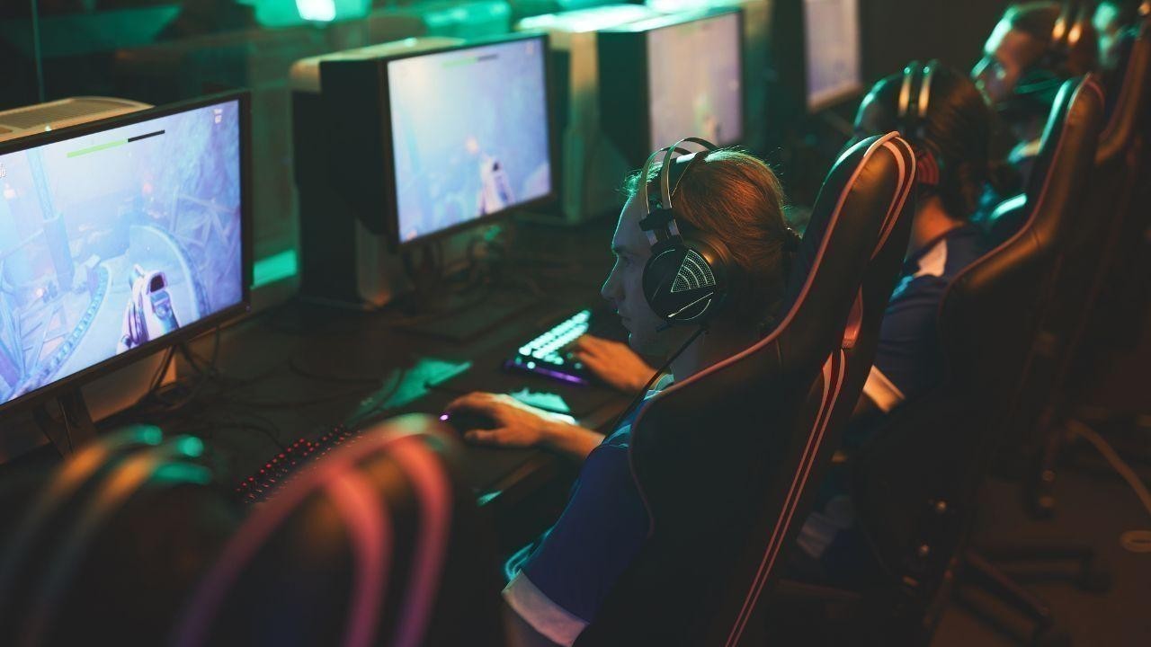 Esports Boom: From Gaming Rooms to Global Arenas in 2024