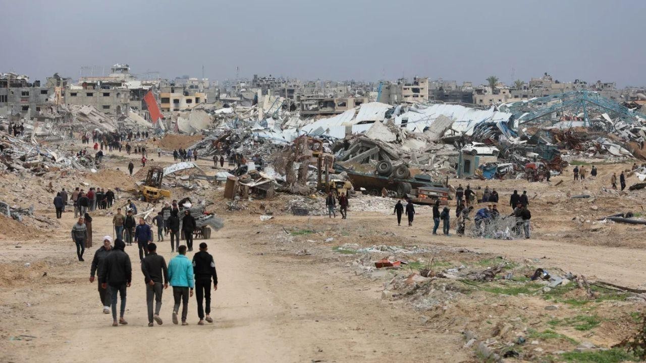 Israel refuses Gaza pullout, putting ceasefire deal at risk