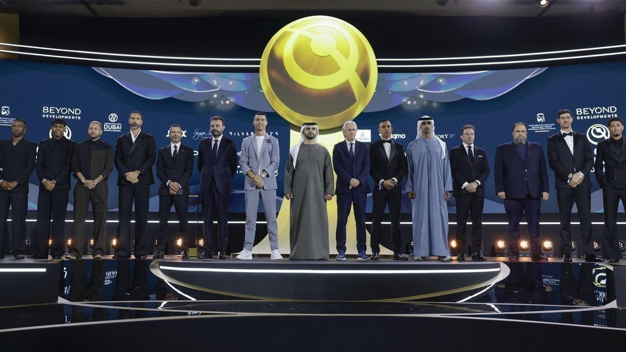 Mansoor bin Mohammed Honors Winners at 15th Globe Soccer Dubai Awards