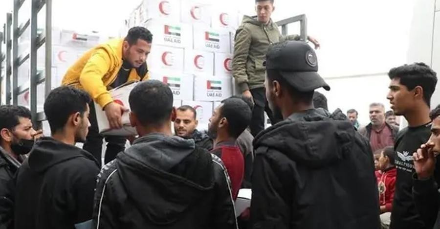 UAE provides food to 34,000 Gaza refugees amid war.