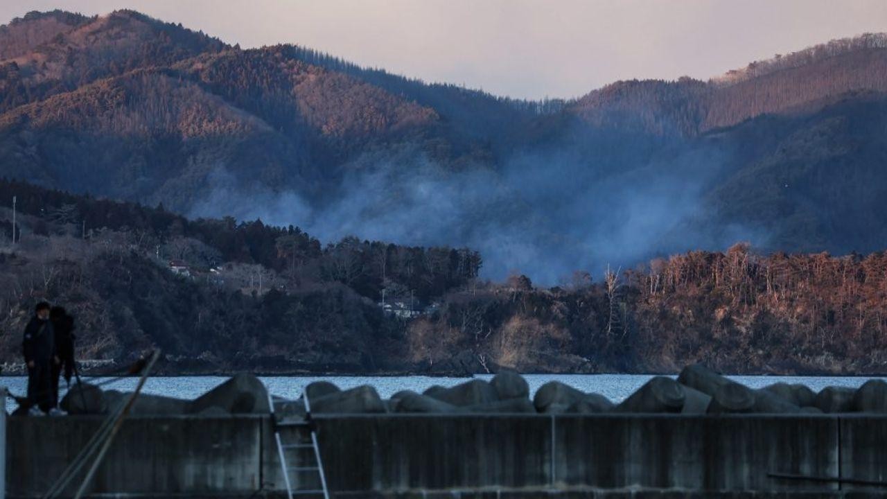 Japan sends 1,700 firefighters to battle massive forest fire