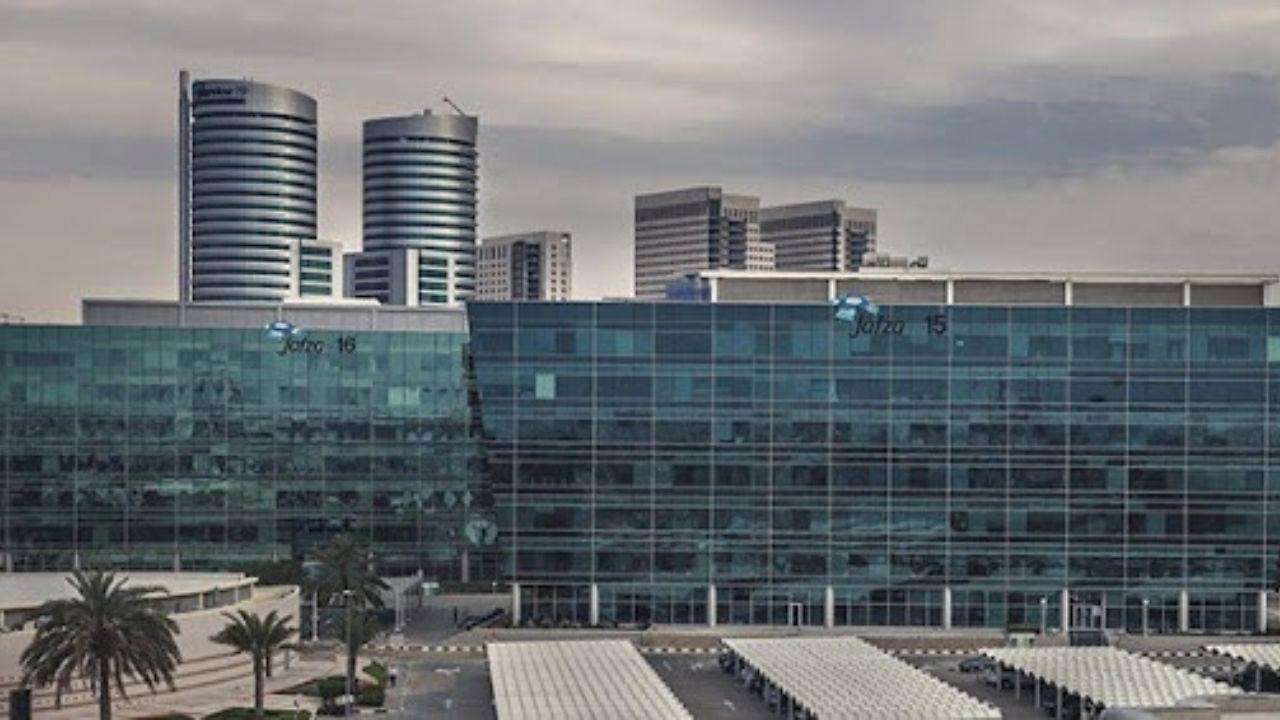 What is Jebel Ali Free Zone (JAFZA)? A Business Hub in Dubai