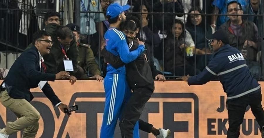 Pitch Invader Detained for hugging & touching Virat Kohli