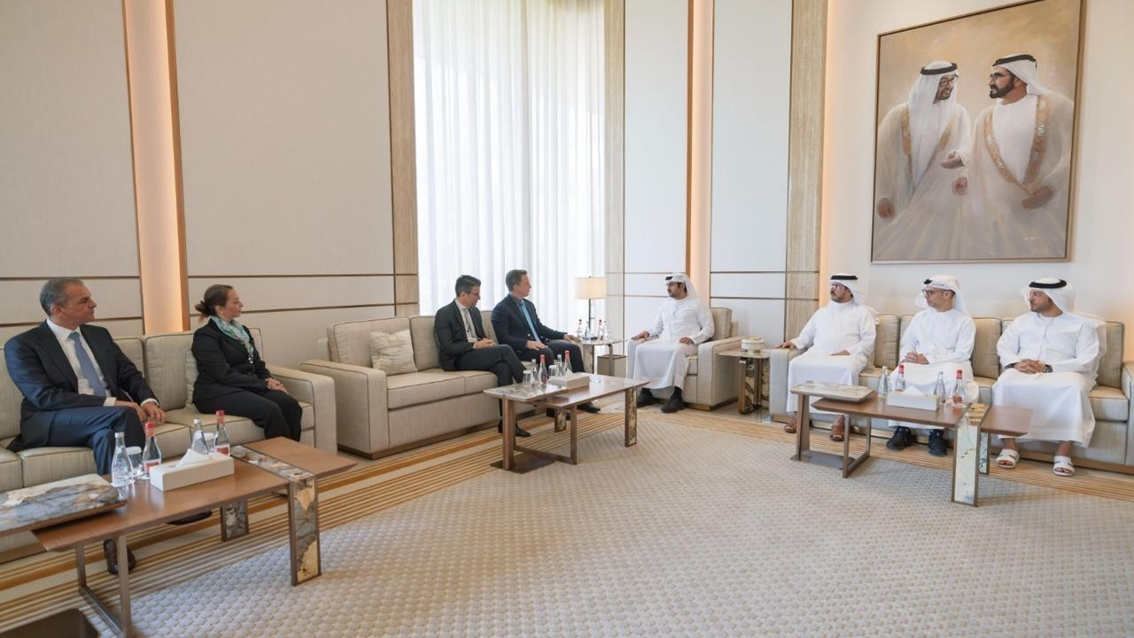 Sheikh Maktoum Meets Eaton COO to Boost Smart Energy Cooperation