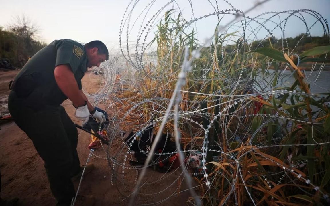 US Supreme Court Permits Removal of Mexico Border Razor Wire