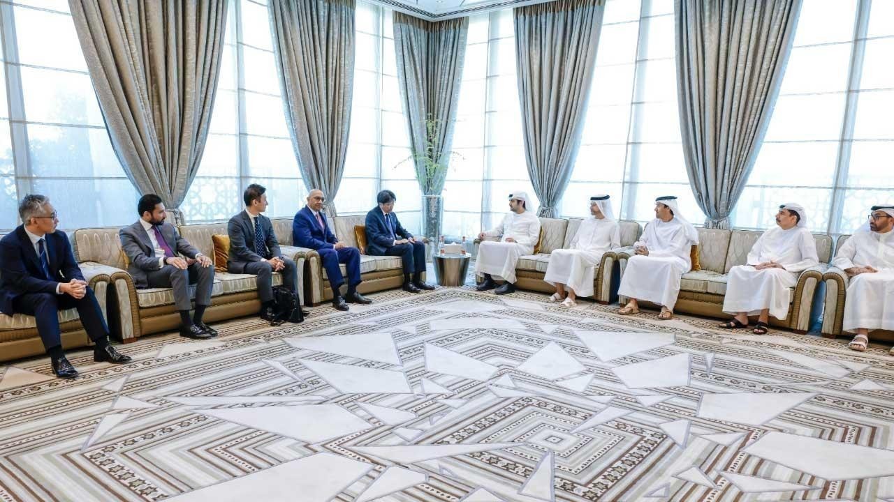 Sheikh Maktoum Meets Mizuho CEO to Strengthen Financial Ties