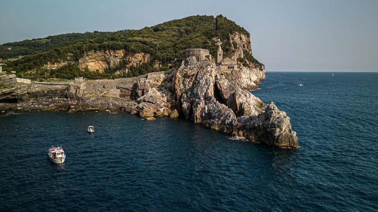 Portovenere: Private Boat Trip with Meal