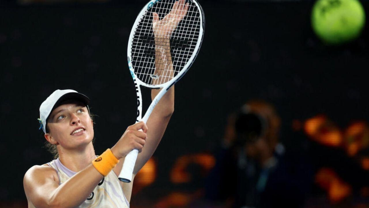 Swiatek and Gauff advance to the second round of the Australian Open