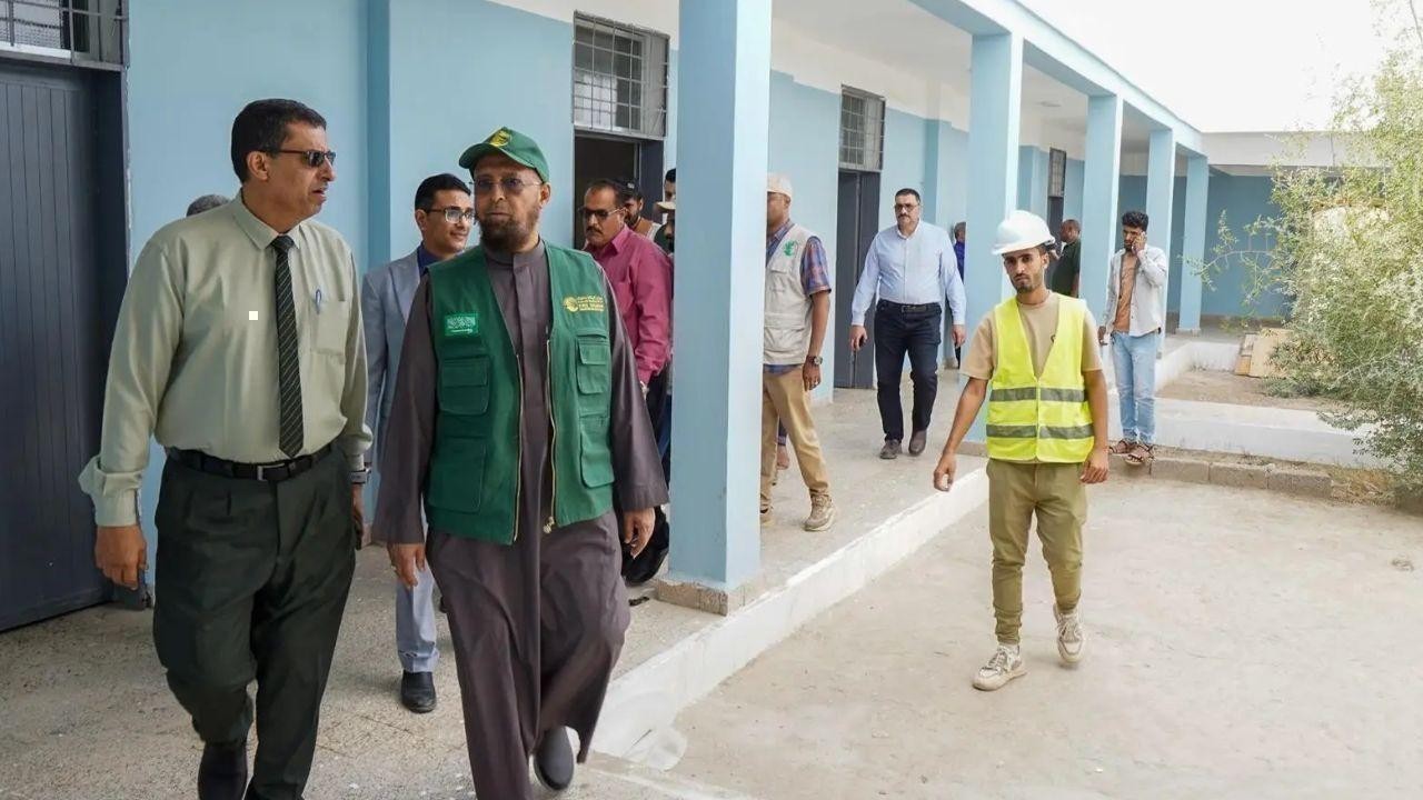 KSrelief Team Reviews Health Institute Renovation in Lahij