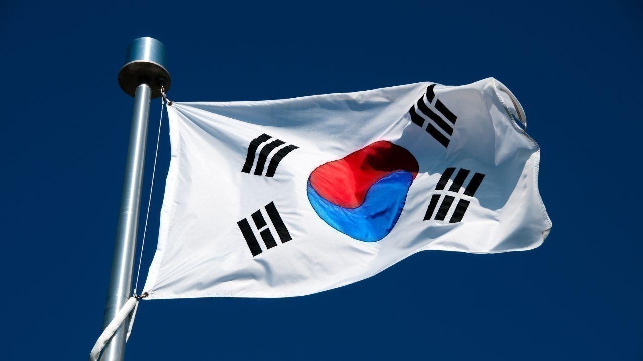 South Korean Team Develops 'Iron Man' Robot to Help Paraplegics Walk