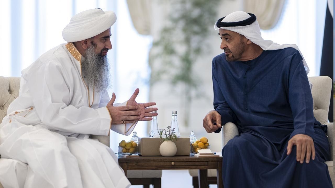 Sheikh Mohamed Meets Dr Husain Burhanuddin to Discuss Humanitarian Work
