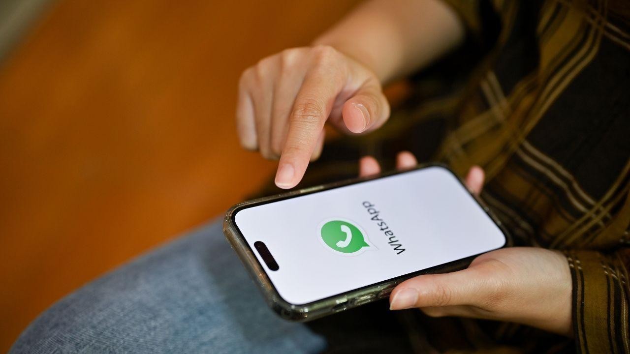 WhatsApp to add AI topic suggestions for chats with Meta AI