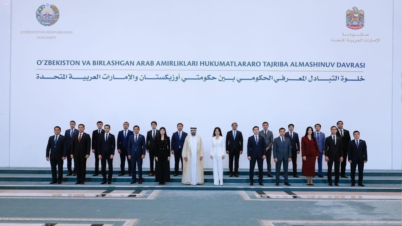 Hamdan bin Mohammed Meets Graduates of Uzbekistan Government Leadership Programs