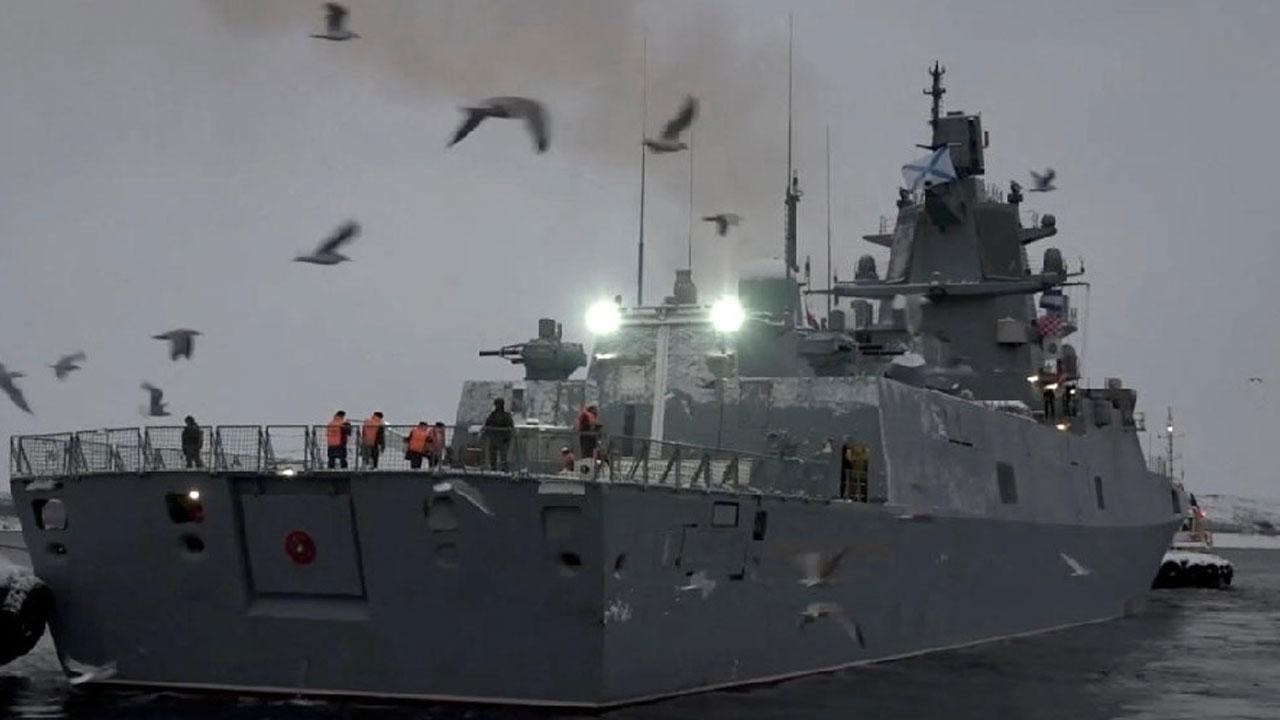 Russian Frigate with Hypersonic Missiles Holds Drills in English Channel