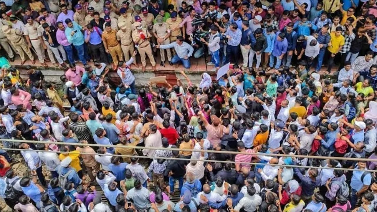 Bombay High Court Takes Suo Motu Cognizance in Badlapur School Abuse Case, Hearing Today