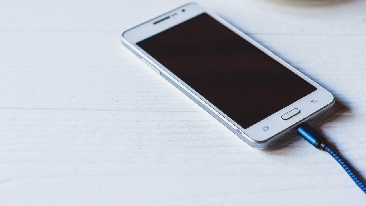 Malaysian Teen Dies from Electrocution While Charging Phone on Bus