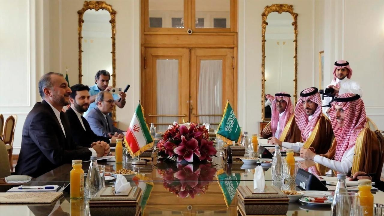Saudi FM and Iranian President Meet in Doha to Discuss Regional Issues