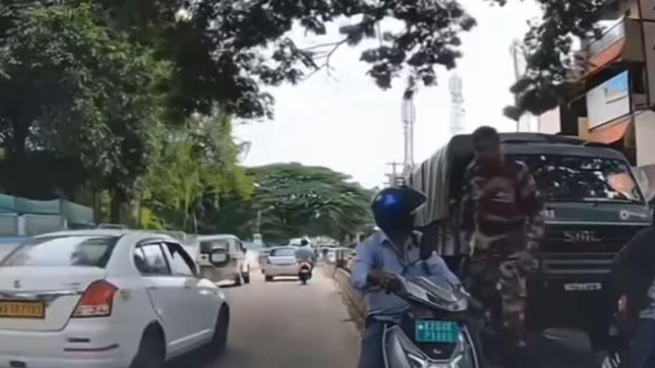 Army Jawan Slap Traffic Violation Bangalore Road, Internet Reacts