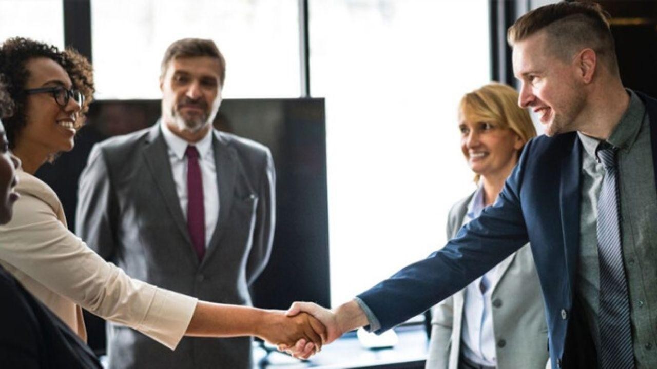 LLC vs. Sole Establishment: Which Is the Better Choice in the UAE?