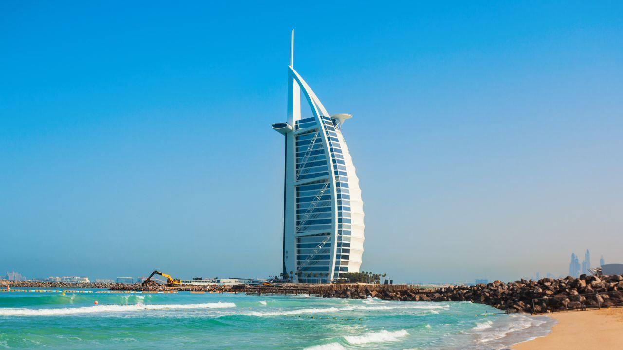 Unveiling the Icon of Luxury and Elegance: Explore the Magnificent Burj Al Arab