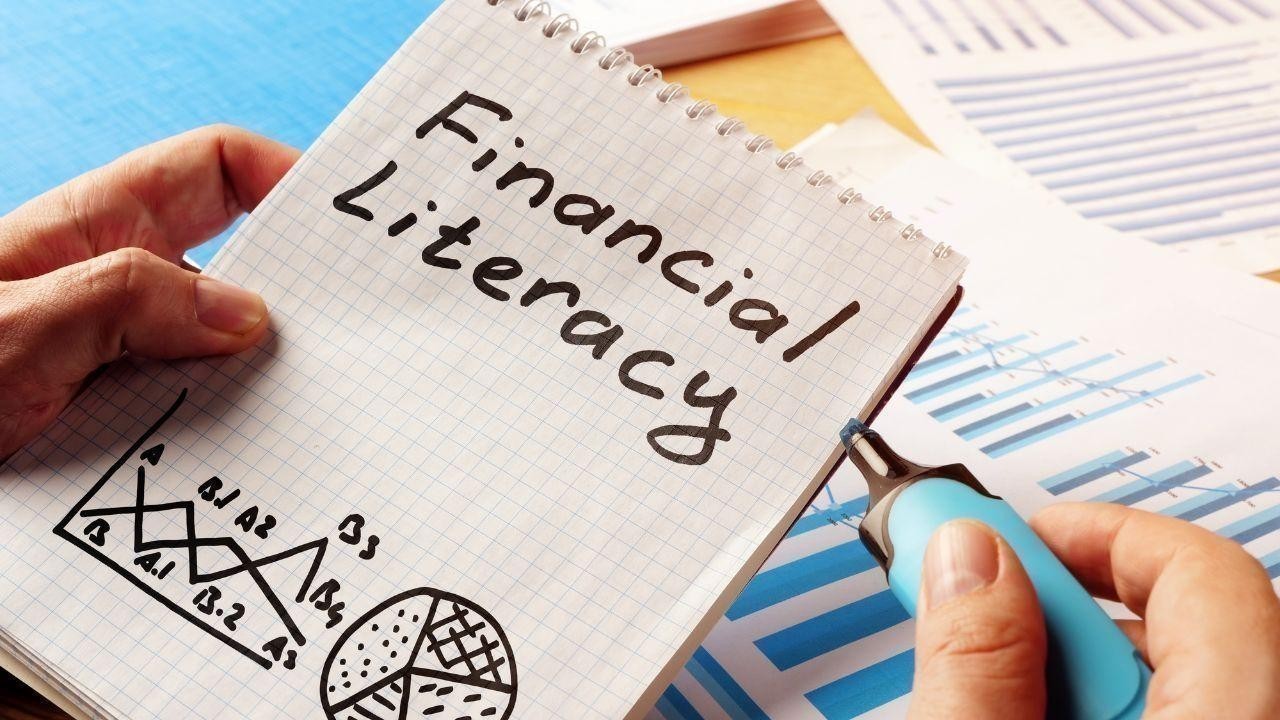 Why Financial Literacy Education for Teens is So Important for Their Future