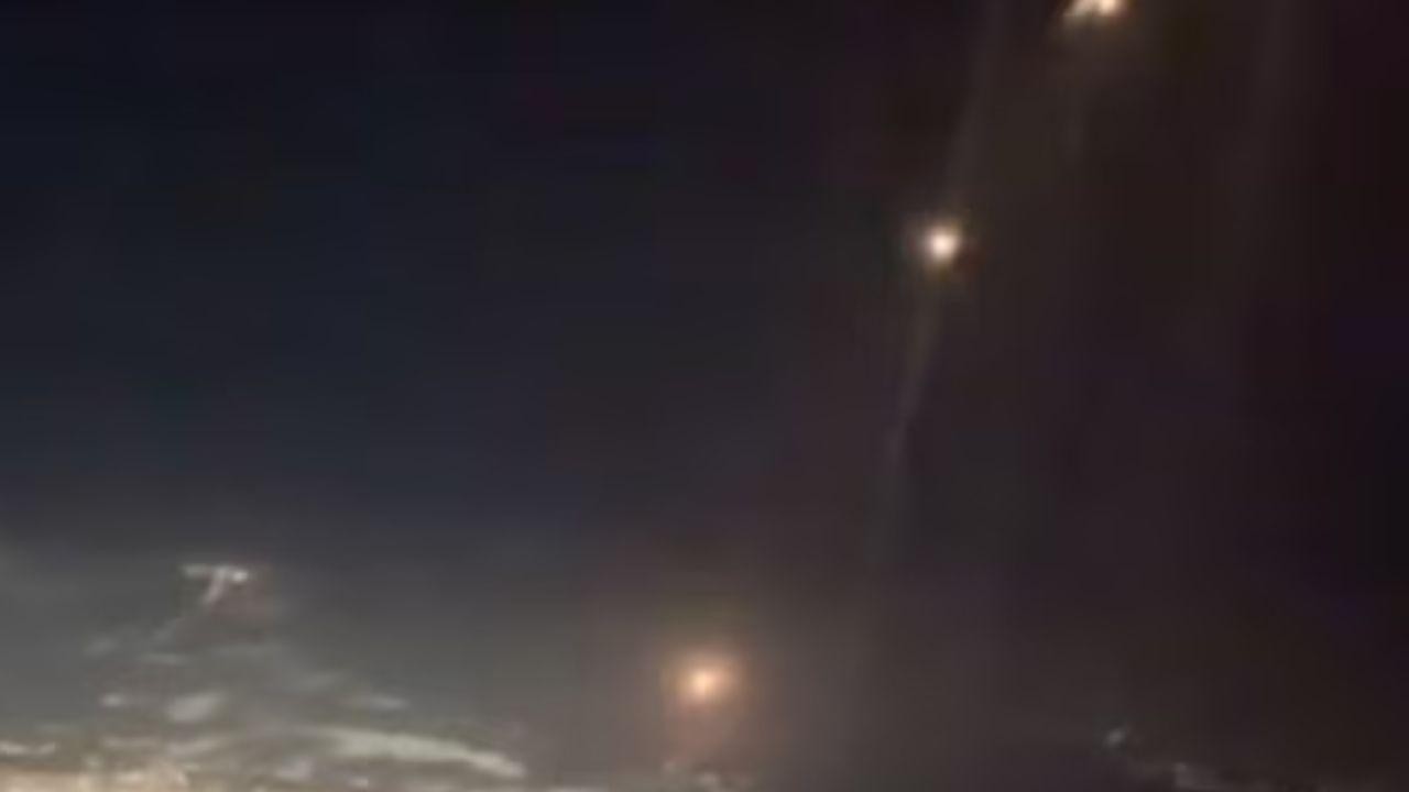The cockpit of a British Airways flight captured footage of Iranian missiles flying over Israel.