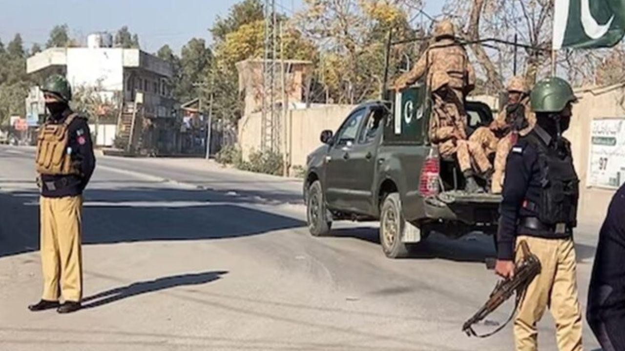 Militants kill six Pakistani soldiers in a gunfight near the Afghanistan border