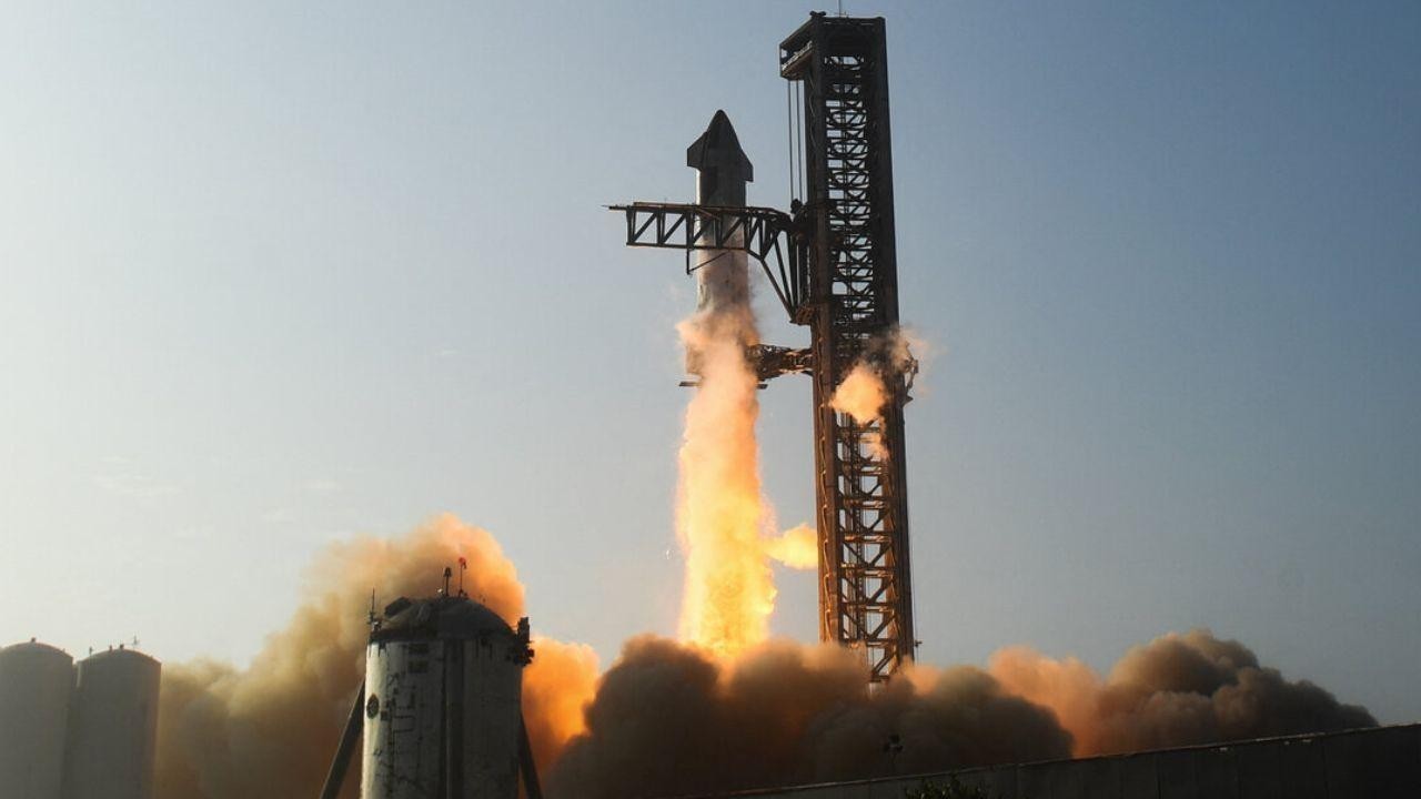 Anand Mahindra Reacts to SpaceX’s Super Heavy Rocket Mid-Air Catch