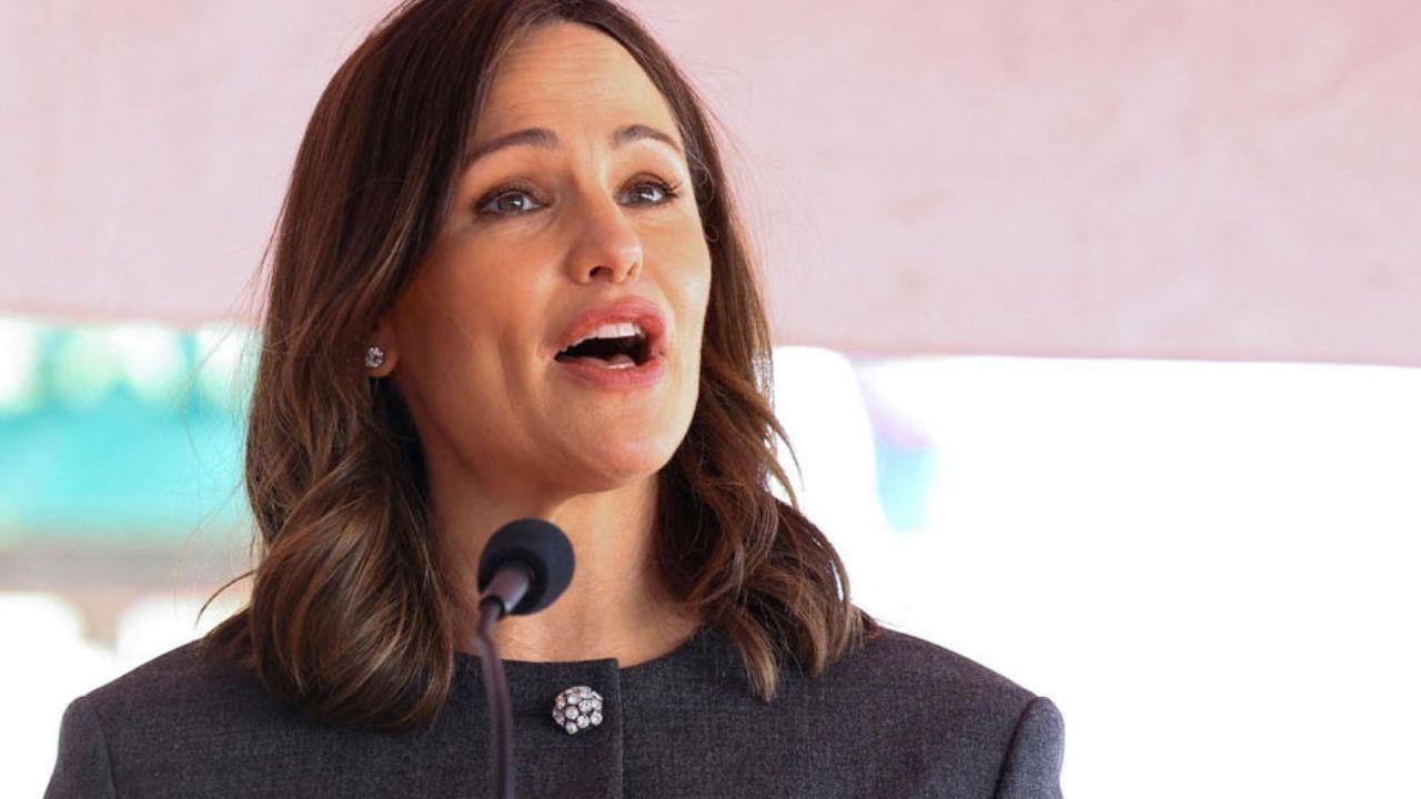 Jennifer Garner and Stars Hit the Road to Rally Support for Kamala Harris