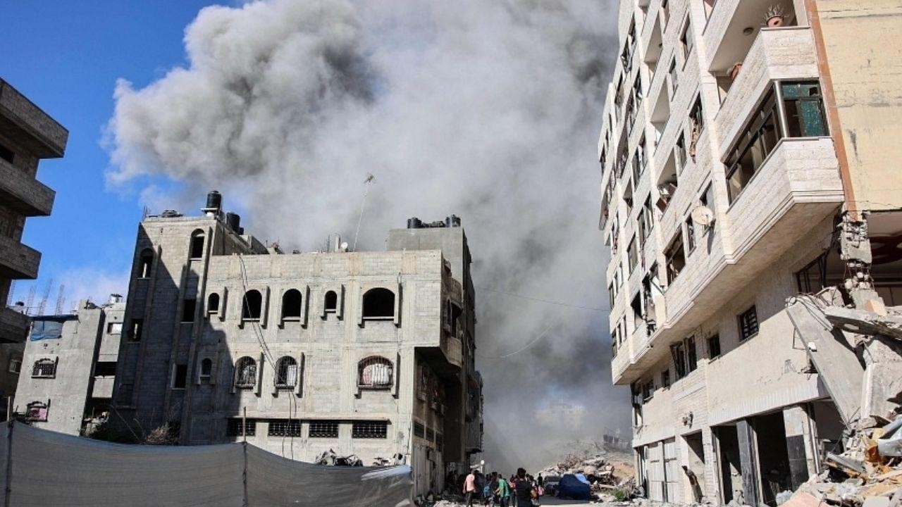Israeli Tanks Advance in Gaza While Biden Calls for Peace Efforts