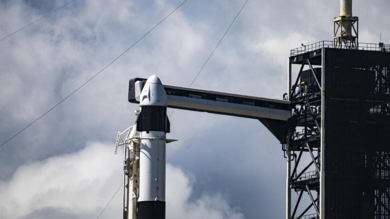 SpaceX's Polaris Dawn Mission Delayed Due to Helium Leak in Ground Equipment