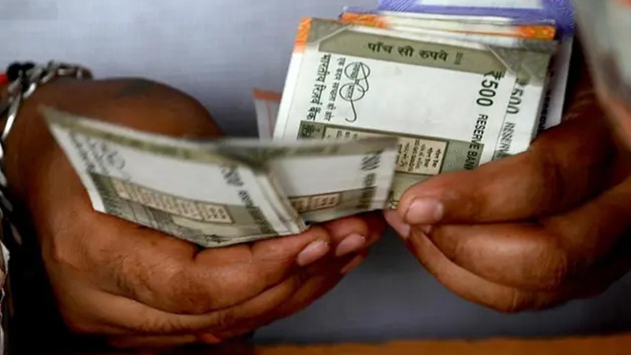 Indian Rupee Gains Ground Against UAE Dirham in Early Trading