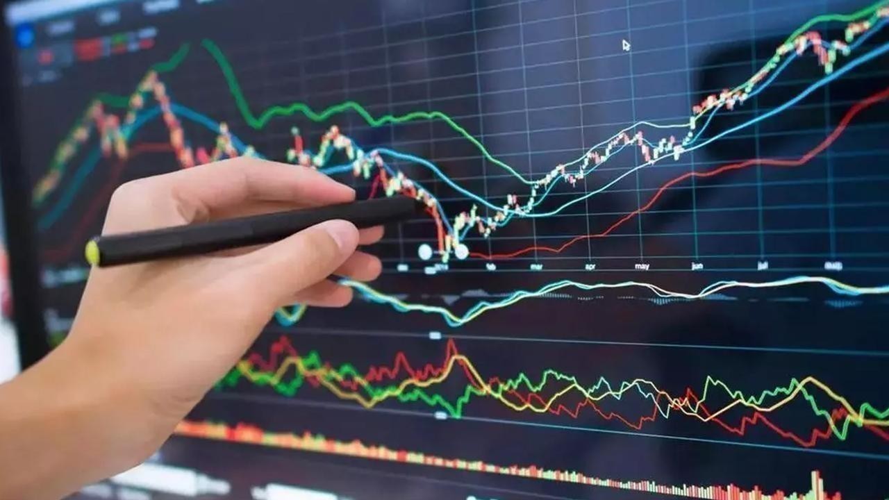April 3, 2024: Indian stock market flat; Nifty 50, Sensex slightly lower; Top gainers: Shriram Finance, NTPC, Divi’s Lab, TCS
