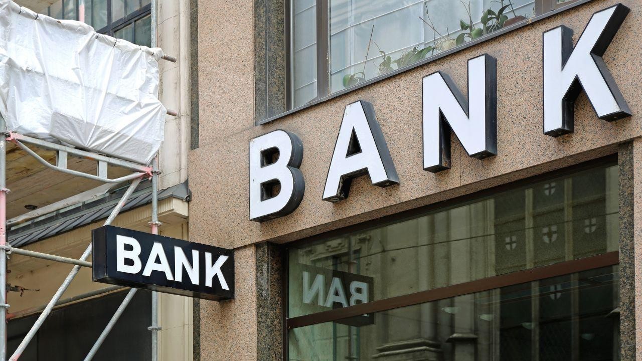 Punjab National Bank Records 11.5% Loan Growth in Q4; BoB's Surges 12.4%