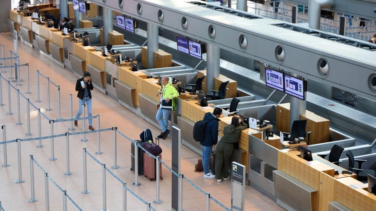 300 Flights Cancelled at Hamburg Airport as Strike Begins Early