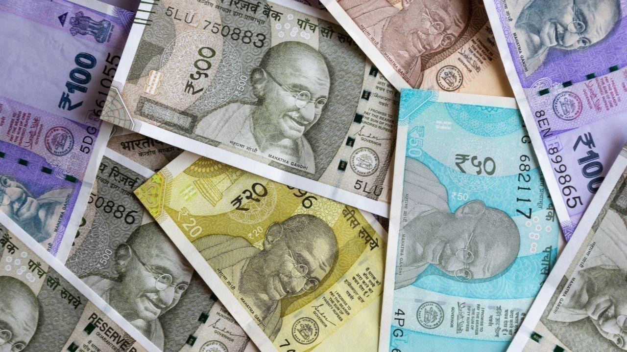 Indian Rupee Falls as Trump Imposes 26% Tariff on Imports from India