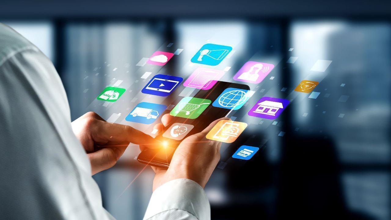 The Influence of Technology on Modern Society and Lifestyle