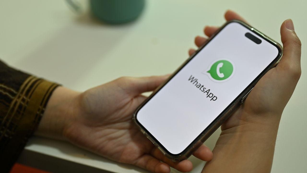 WhatsApp's Color Shift: Unveiling the Mystery Behind the Green